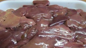 Сытный завтрак из каши с печенью и яйцом