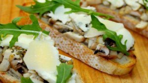 Чиабатта с грибами и моцареллой