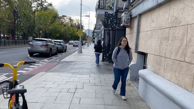 Москва: Уютная прогулка по золотым улицам столицы! 🍂🚶♂️
