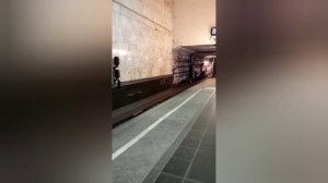 как едет метро