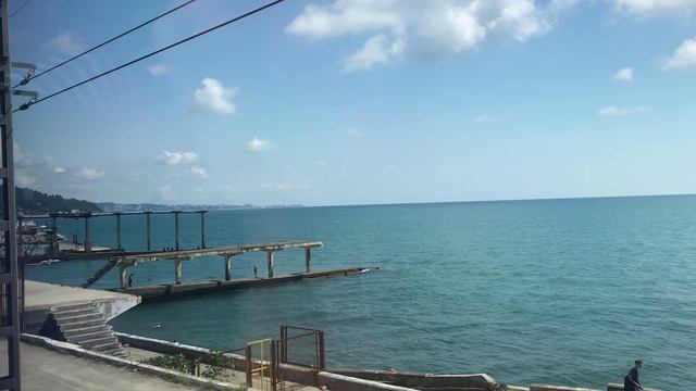 из окна поезда Сочи-Хоста с видом на море