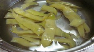 Азиатский салат из плоской стручковой фасоли