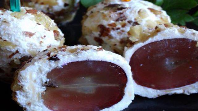 Творожные шарики с виноградом