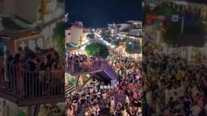 Тысячи китайцев оккупировали пляж в Шэньчжэне на майские — в стране выходные с 1 по 5 мая