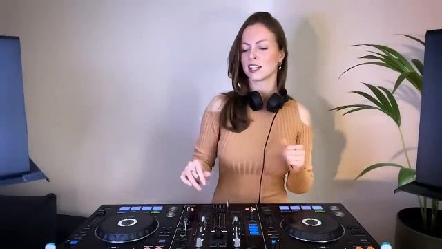 Love Your Neighbour  Groove House DJ Mix  Channel Tres, Frits Wentink, DJibouti, Juravlove, Loure