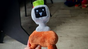 играем в мягкую игрушку для детей спрунки веселый компьютер