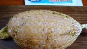 Мясной орех из куриной грудки в сетке