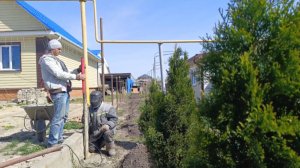 РАЗНЕСЛИ СТАРЫЙ ЗАБОР, СТРОИМ НОВЫЙ/ПРЕОБРАЖЕНИЯ ДВОРА И ОГОРОДА/САЖАЕМ ТУИ/ЖИЗНЬ В ДЕРЕВНЕ