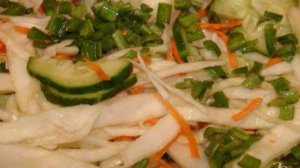 Салат капустный с кунжутом