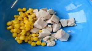 Салат с курицей кукурузой и грибами
