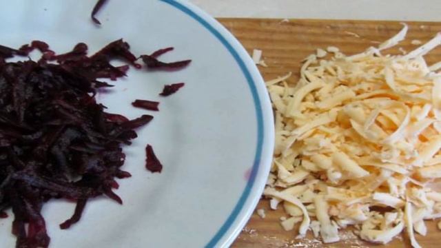 Салат из скумбрии свеклы и сыра