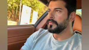 Встречаем, друзья, великолепного Бурака Озчивита с супругой и поклонниками.