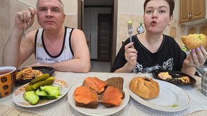 Мукбанг муж в ШОКЕ, ем как с голодного края за ТРОИХ! Аппетит отменный! Семейный обед в России