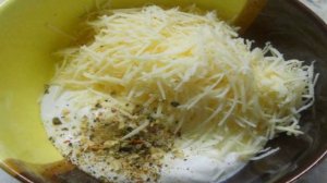 Цветная капуста запеченная с сосисками под сметанно-сырным соусом