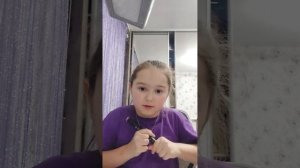 как нарисовать красивую девочку (не судить строго мне 7 лет)