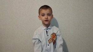 Дмитрий А.  Чтение стихотворения О.Масловой  "Пусть будет мир"