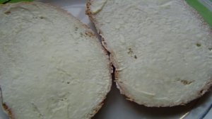 Бутерброды с огурцом, шпротами и сыром