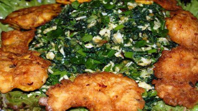 Зеленый салат с крапивой