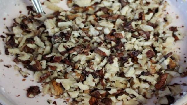 Торт без выпечки, с творожным кремом и малиной