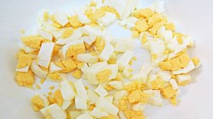 Окрошка на сметане с копчёной колбасой