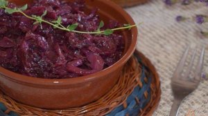 Тушенная в вине краснокачанная капуста