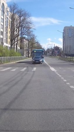 Как проезжать перекрёсток.