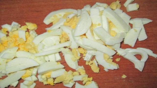 Салат из редиса с яйцом.