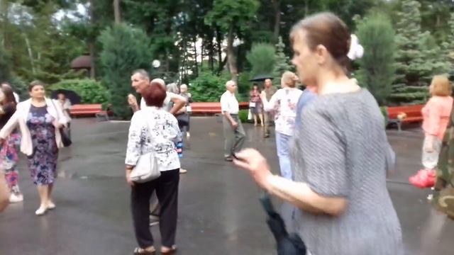 Треба бути молодим!!! Танцы в парке Горького!!! Харьков Май 2021 смотреть онлайн