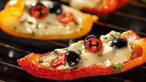 Перцы на гриле с двумя сырами