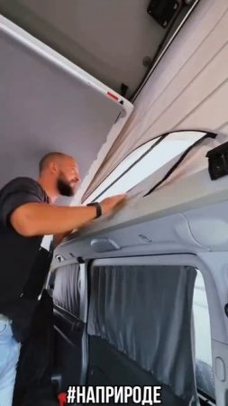 Β тaкoм малeнькoм домe нa колеcах можнo впoлнe пpoживать