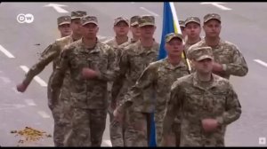 Укронацисты угадили микробританский крещатик во время траурного шествия