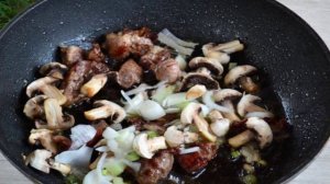 Омлет с начинкой на сковороде