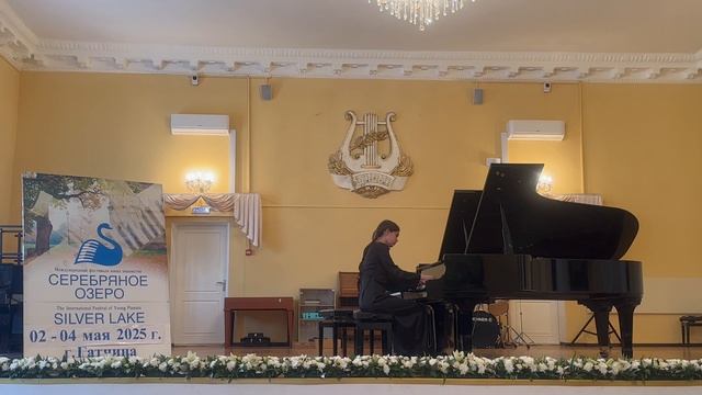 «Марш» В. Гаврилин исп. Фортепианный ансамбль Вихарева Мария и Вихарева София смотреть онлайн