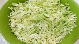 Молодая капуста тушёная со сметаной