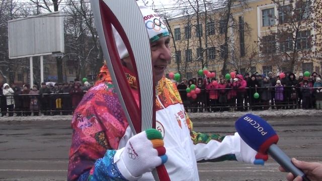 Олимпийский огонь в Курске 16 января 2014 (интервью с двухкратным факелоносцем) смотреть онлайн