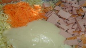 Капустный салат с колбасой