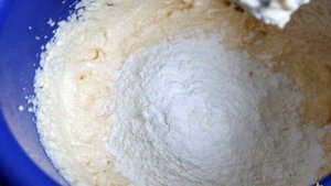 Творожный кекс с сухофруктами