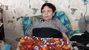 Жительница Тары вопреки тяжёлым физическим испытаниям не теряет оптимизма и изготавливает георгиевск