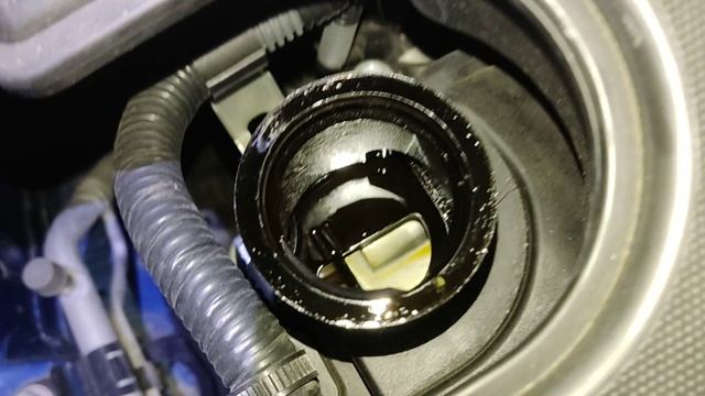 Замена масла в двигателе 1KR на Toyota Vitz 2018 год смотреть онлайн