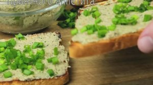 Гениально! Вкуснее, чем икру ложкой! Беру шпроты и сырок. Как же это вкусно.