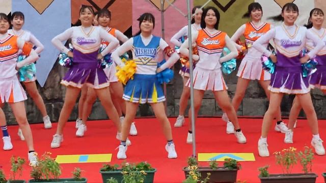 Autumn Festival Japanese Cheerleaders秋まつり 　市内の高校応援団チアが共演　vivaたかまつ смотреть онлайн