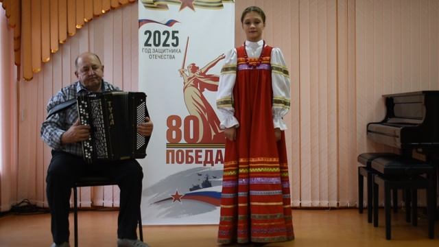 Двор,широк  двор