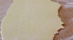 Песочное печенье с вишневым вареньем