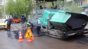 На улице Академика Каргина ведутся дорожные работы
