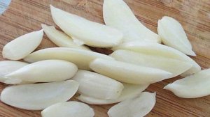 Картофель запеченный с салом и луком