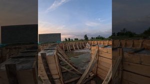 У нас подняло и надавило опалубку бетоном при заливке