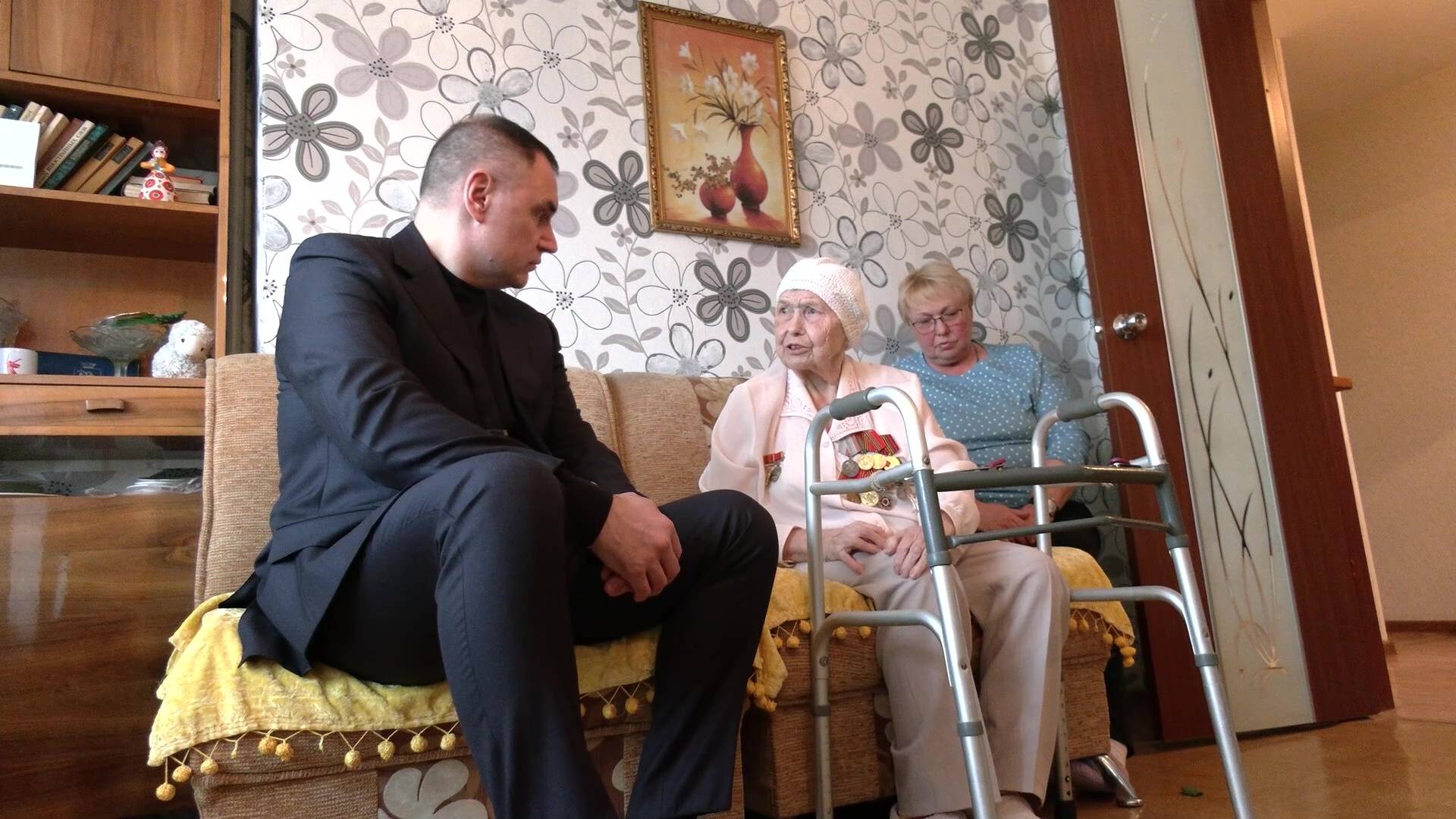 Глава Марий Эл навестил бывшую узницу концлагеря смотреть онлайн