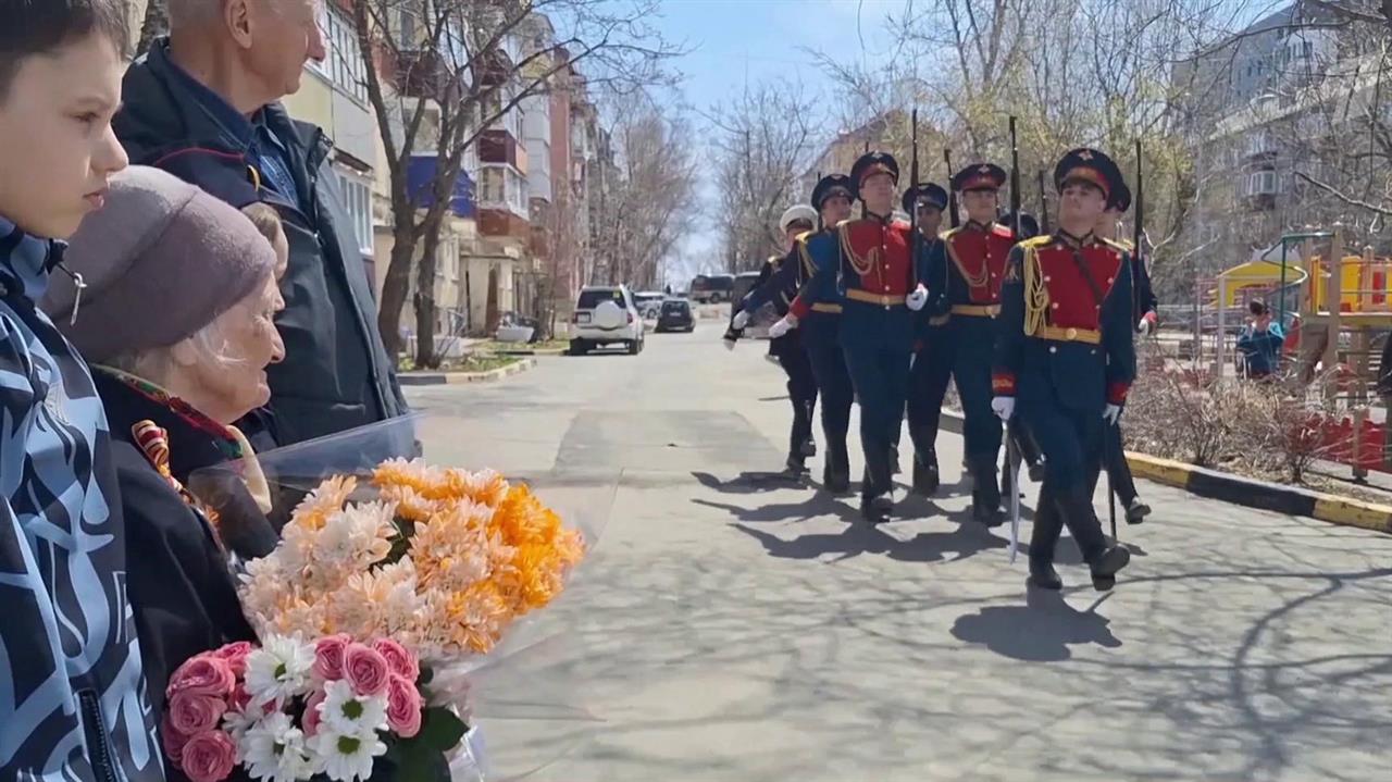 В Московской области военный оркестр поздравил с Днем Победы ветерана Великой Отечественной