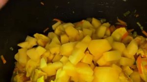 Сытный и вкусный супчик на обед для всей семьи