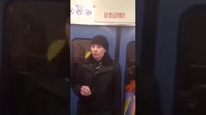 Алкаш в метро просит на опохмел